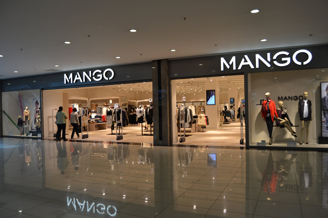 Магазин манго в Москве. Магазин манго мен. Mango man магазины в Москве. Mango Владивосток.